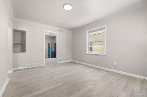 Living - 2346 Bloomfield St, Melvindale, MI 48122 photo 1 of 2