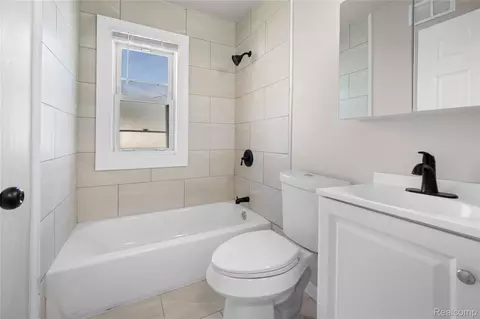 Bath - 2346 Bloomfield St, Melvindale, MI 48122 photo 1 of 1
