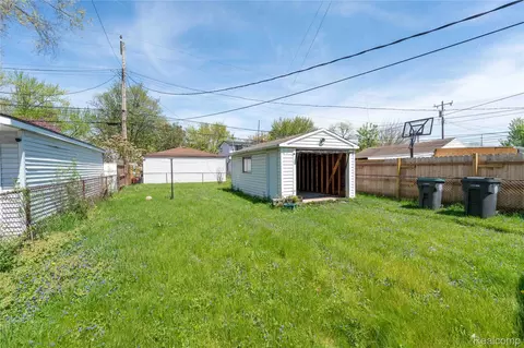 Exterior - 2346 Bloomfield St, Melvindale, MI 48122 photo 5 of 5