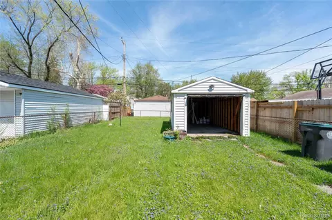 Exterior - 2346 Bloomfield St, Melvindale, MI 48122 photo 2 of 5