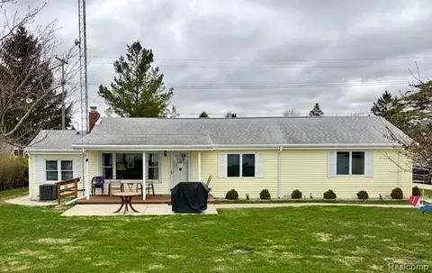 2904 N Lakeshore Rd, Rubicon, MI 48468