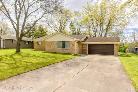 206 E Park St, Capac, MI 48014