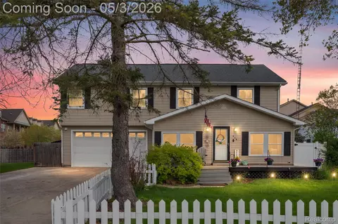 415 Leon Rd, Walled Lake, MI 48390