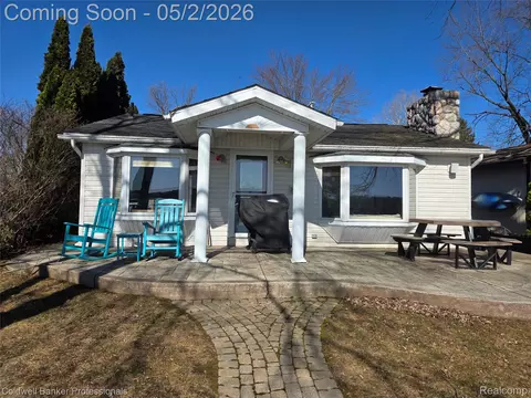 2920 Indian Trl N, Pinckney, MI 48169