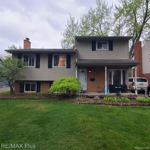 698 Shenandoah Dr, Clawson, MI 48017