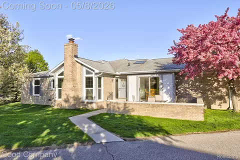48390 Seawind Ct, Shelby Township, MI 48315