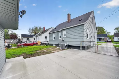Exterior - 5156 Winifred St, Wayne, MI 48184 photo 2 of 2