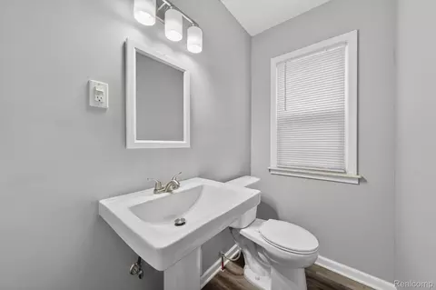 Bath - 5156 Winifred St, Wayne, MI 48184 photo 2 of 2