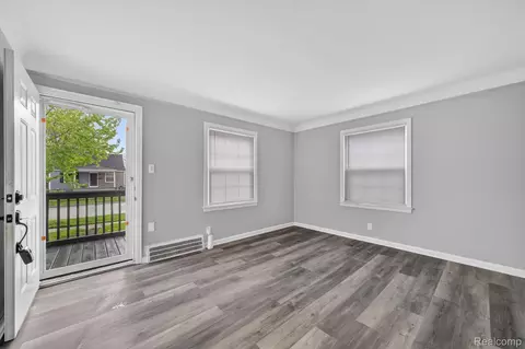 Living - 5156 Winifred St, Wayne, MI 48184 photo 1 of 2