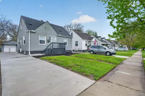 5156 Winifred St, Wayne, MI 48184