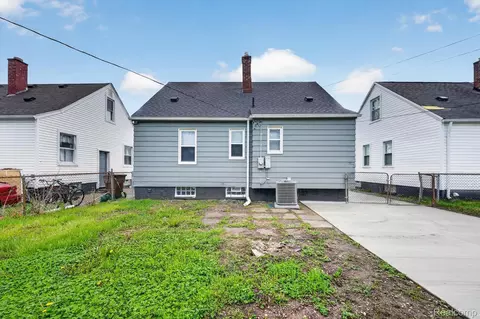 Exterior - 5156 Winifred St, Wayne, MI 48184 photo 1 of 2