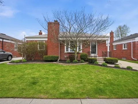22125 Love St, Saint Clair Shores, MI 48082