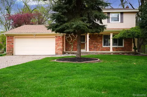 4156 Mccandlish Rd, Grand Blanc, MI 48439