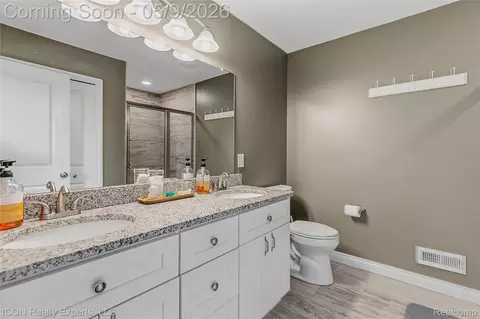 Bath - 20620 Misty Brook Ct, Macomb, MI 48044 photo 2 of 4