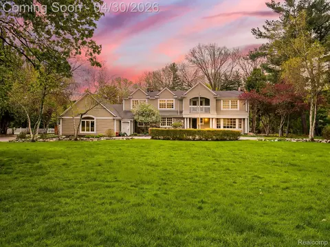 2085 Quarton Rd, Bloomfield Hills, MI 48301