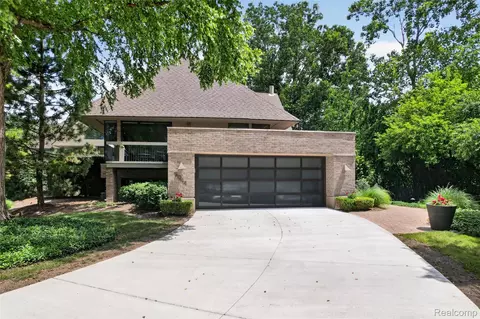 5044 Christy Ct, Troy, MI 48098