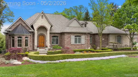 1181 Iroquois Trl, Oxford, MI 48371