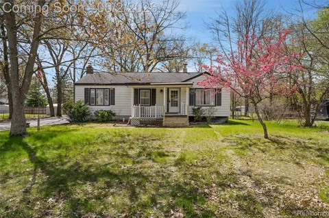 5711 Crescent Rd, Waterford, MI 48327