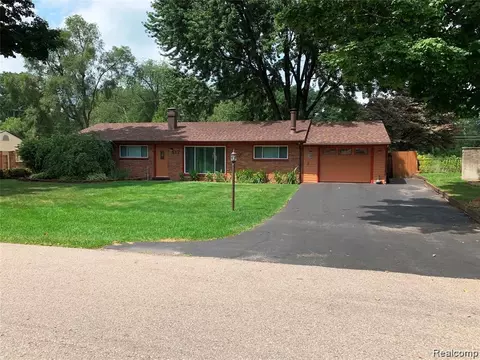 1693 Ashstan Dr, Walled Lake, MI 48390