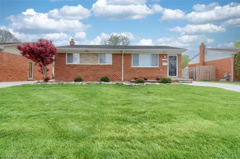 30081 Balmoral St, Garden City, MI 48135