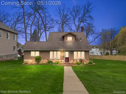 3650 Covert Rd, Waterford, MI 48328