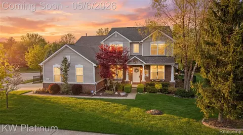 16475 Haverhill Dr, Macomb, MI 48044