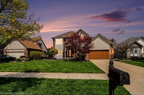 12887 Beechnut Dr, Sterling Heights, MI 48313