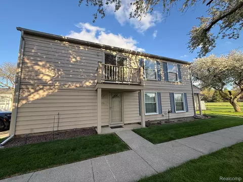 2761 Fox Hollow Ct, Orion, MI 48360