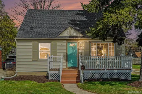 27370 Barkman St, Roseville, MI 48066