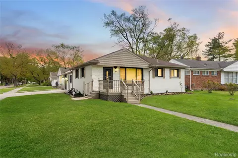 19420 Woodmont St, Harper Woods, MI 48225