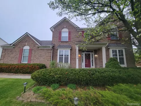 10224 Wellington Dr, Springfield, MI 48348