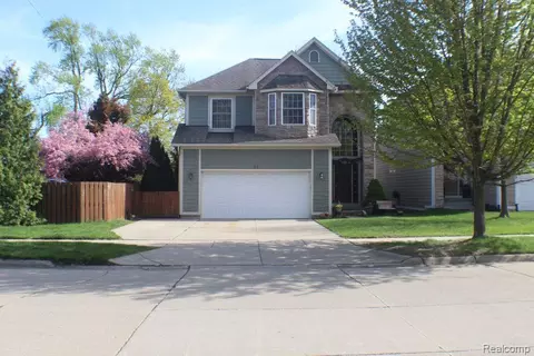 53 Highland Ave, Clawson, MI 48017