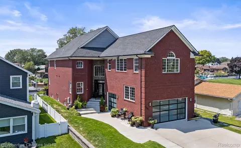 41245 Belvidere St, Harrison, MI 48045