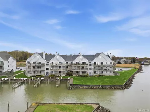 37530 Jefferson Ave, Harrison, MI 48045
