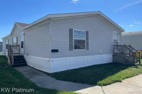 9691 Stoneypointe Dr, Ira, MI 48023