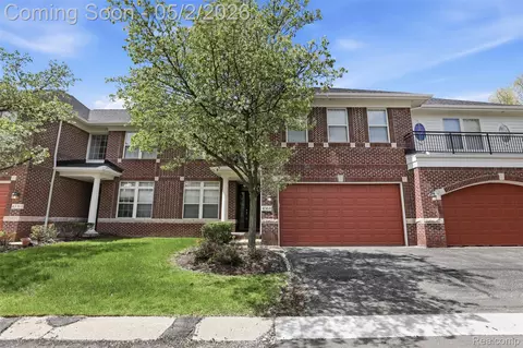 4368 Gateway Cir, West Bloomfield, MI 48322