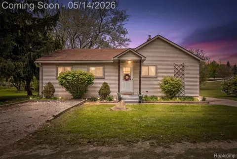 3469 Taylor Ct, Auburn Hills, MI 48326