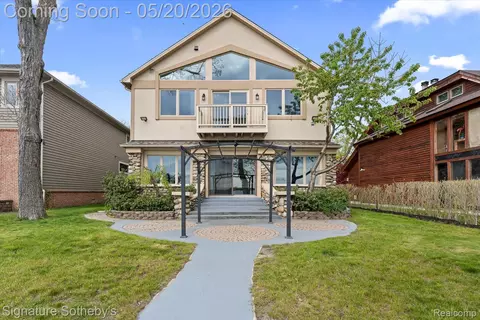 727 Mcdougal Dr, Waterford, MI 48327