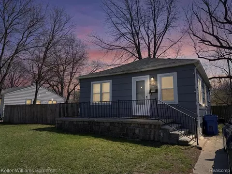 13846 Hendricks Ave, Warren, MI 48089