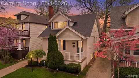 1373 Beaconsfield Ave, Grosse Pointe Park, MI 48230