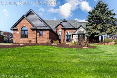 418 Gleneagles, Highland, MI 48357
