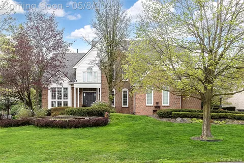 17350 Rolling Woods Cir, Northville, MI 48168