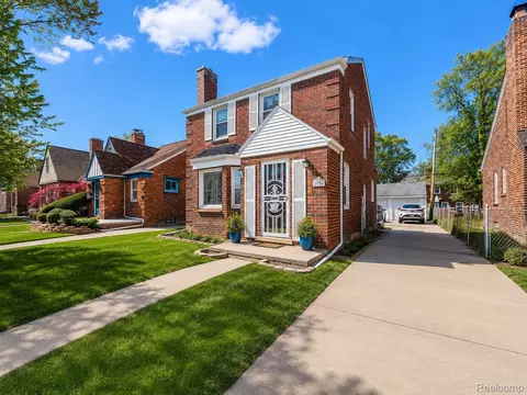 5936 Hillcrest St, Grosse Pointe, MI 48236