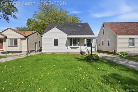 27540 Kaufman St, Roseville, MI 48066
