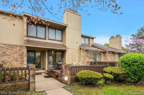 1592 S Hill Cir, Bloomfield Hills, MI 48304