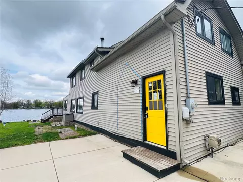 5377 Wildwood Dr, Genoa, MI 48843