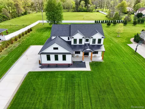 27598 Green Valley Dr, Lyon, MI 48165