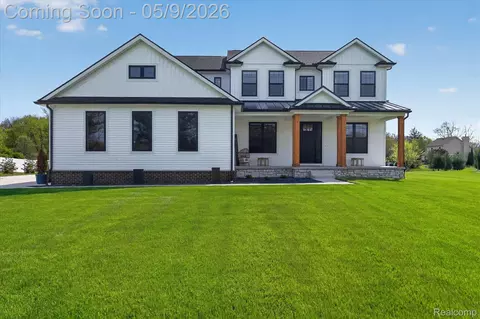 27598 Green Valley Dr, Lyon, MI 48165