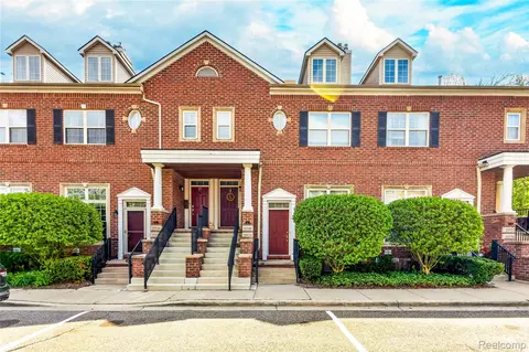 16934 Farmington Rd #32, Livonia, MI 48154