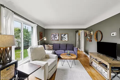 Living - 207 Labian Dr, Flushing, MI 48433 photo 1 of 1